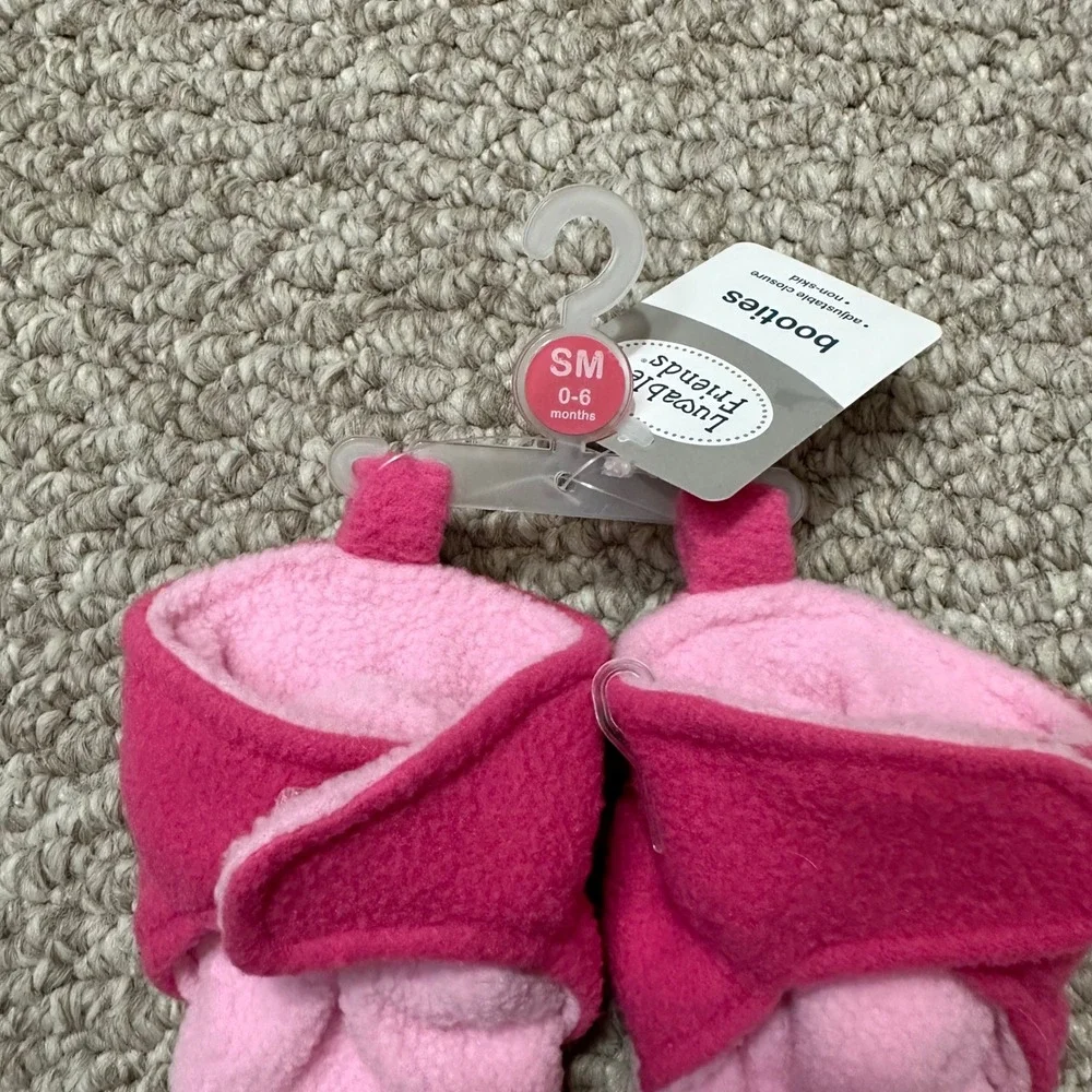 Baby Booties‎ Infant Size 0-6 Months Pink Fleece Non Skid Adjustable Closure